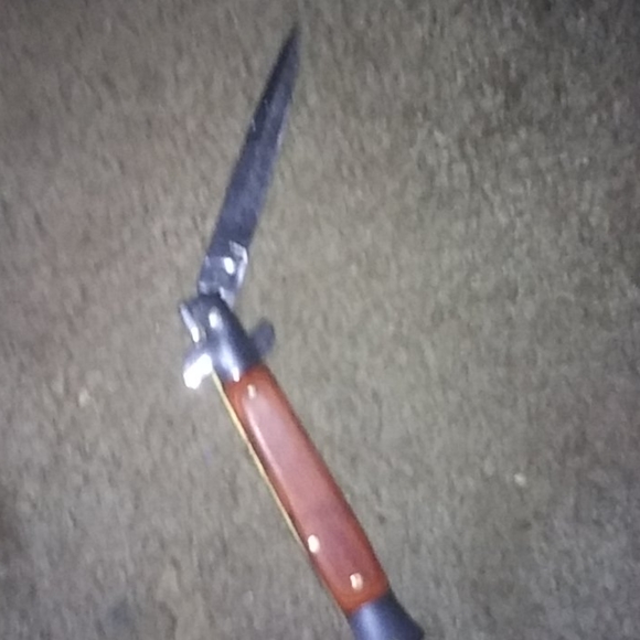 Nice button relese knife with lock - Picture 2 of 2